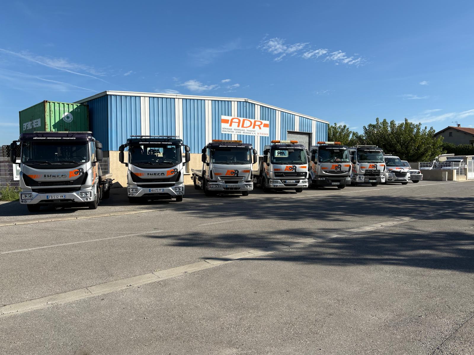 Flotte complète Auto Dépannage Romanais devant les locaux